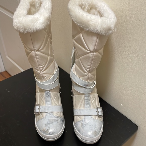 Boots - Picture 4 of 4